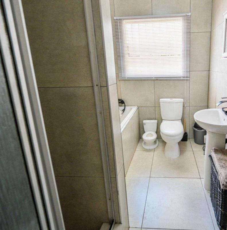 2 Bedroom Property for Sale in Langenhovenpark Free State